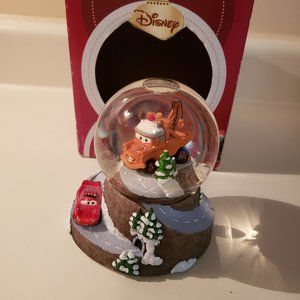 Disney Pixar Cars Movie 2006 Snow Globe With Tow Mater & Lightning McQueen -HTF
